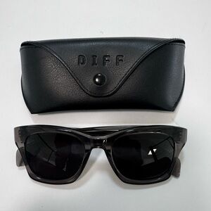 NWOT UNISEX DIFF Black Sunglasses with Case